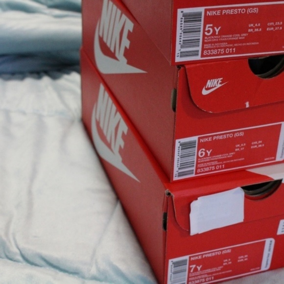 Nike Air Presto Black/Max Orange/Grey - Picture 4 of 5